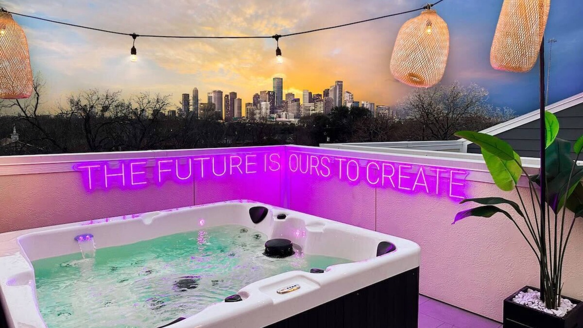 Greater Third Ward House | Paradise Palace Best Rooftop in HTX w/Hot Tub