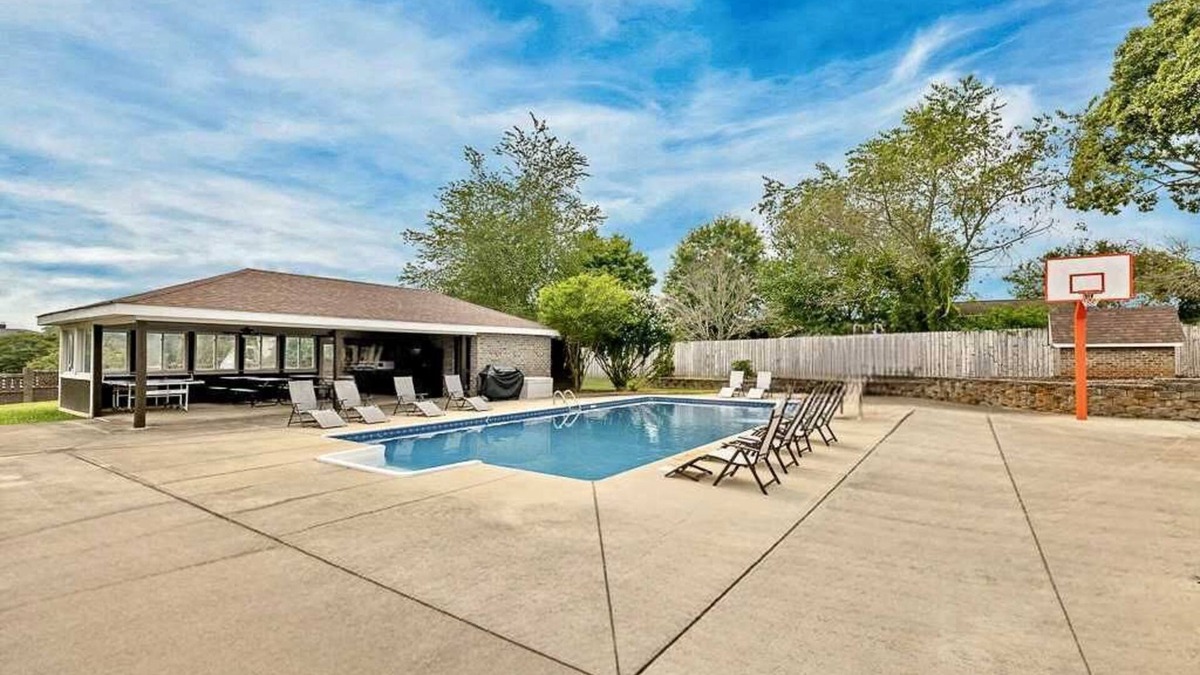 Mooresville House | Paradise Pavilion: Grill, Picnic & Play by Pool !