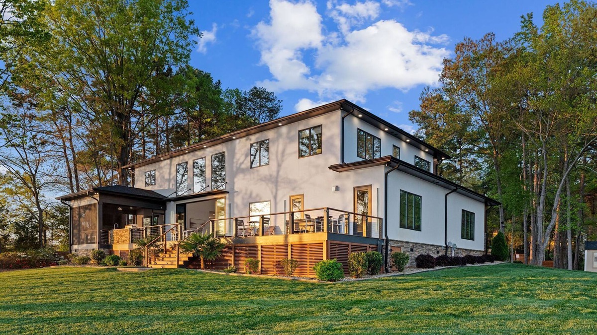 Mount Mourne House | Paradise Peninsula by AvantStay | Waterfront | Private Beach, Hot Tub, View
