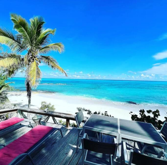 Tar Bay House | Paradise Point Ocean Front Home-Close to Airport
