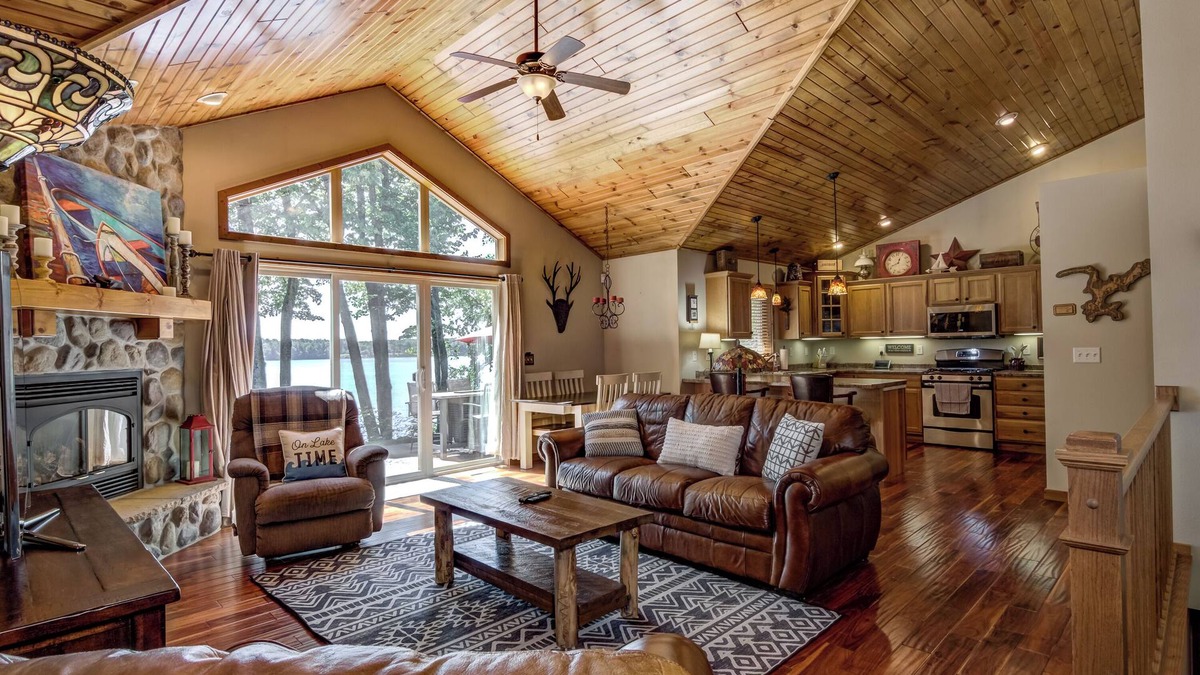 Holcombe Cabin | Paradise Point on Lake Holcombe!