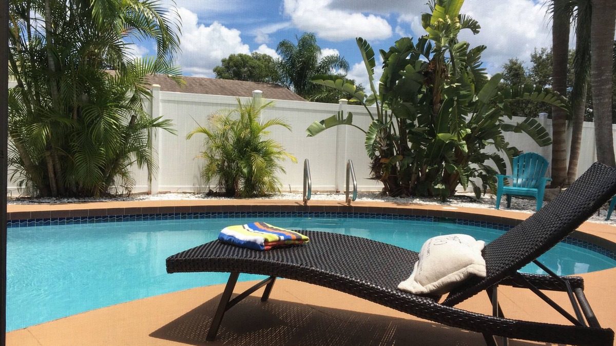 South Bradenton House | Paradise Retreat with HEATED POOL- Need We Say More