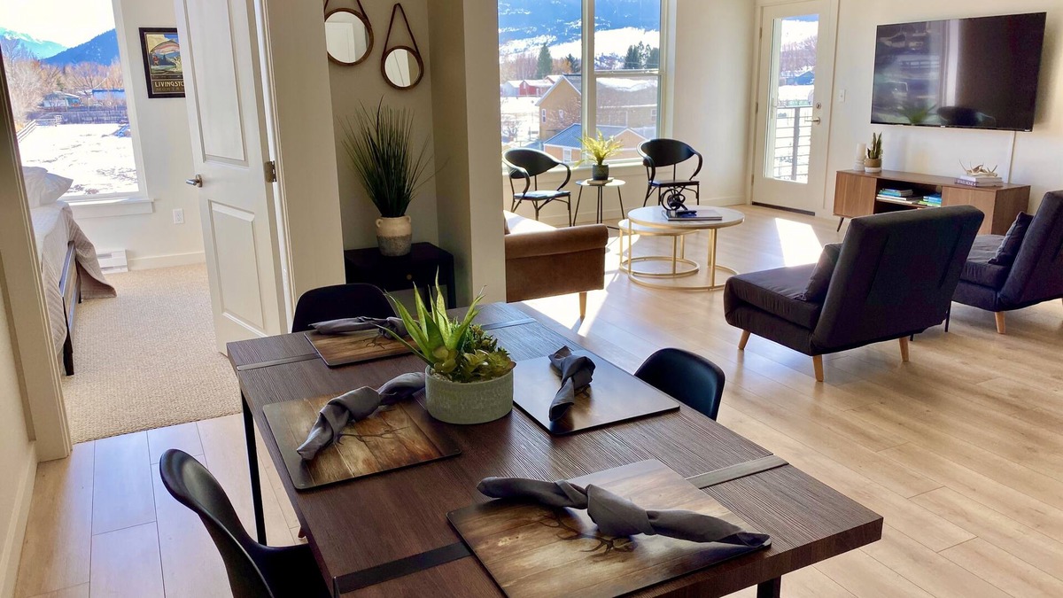 Livingston Condo | Paradise Valley View Getaway