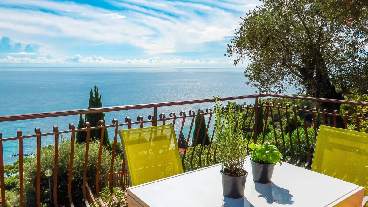 Latte Apartment | Paradise View by Interhome