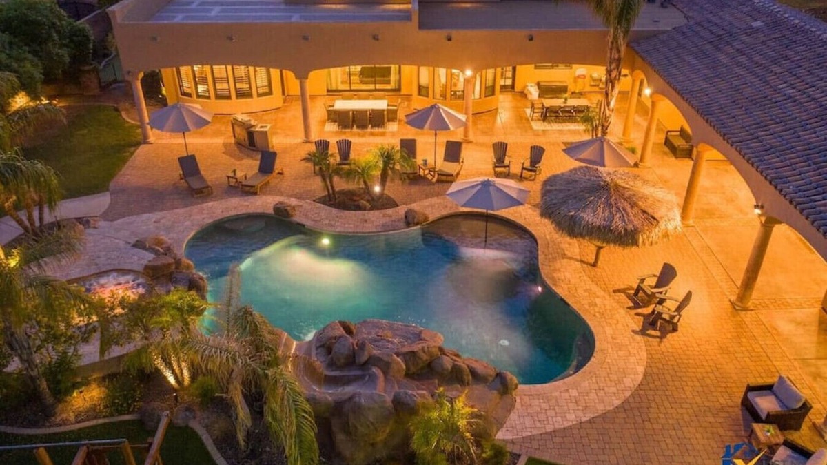 East Mesa Apartment | Paradise Waterslide Grotto SportsCourt Playground