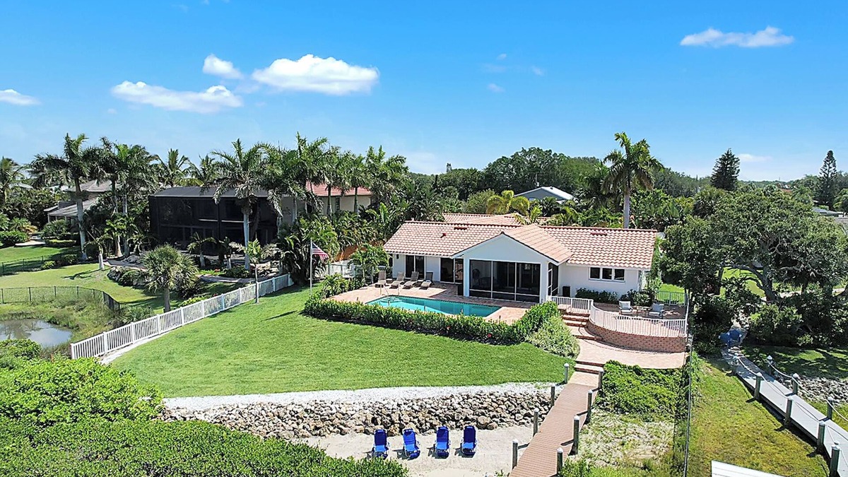 Sorrento Shores Villa | Paradise with a pool, pier and private beach area