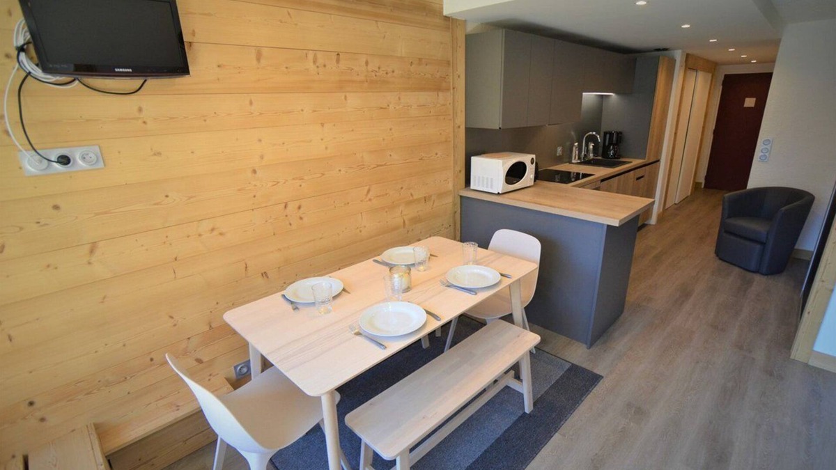 Plan Peisey Apartment | Paradiski renovated closed to the slopes and shops plan peisey