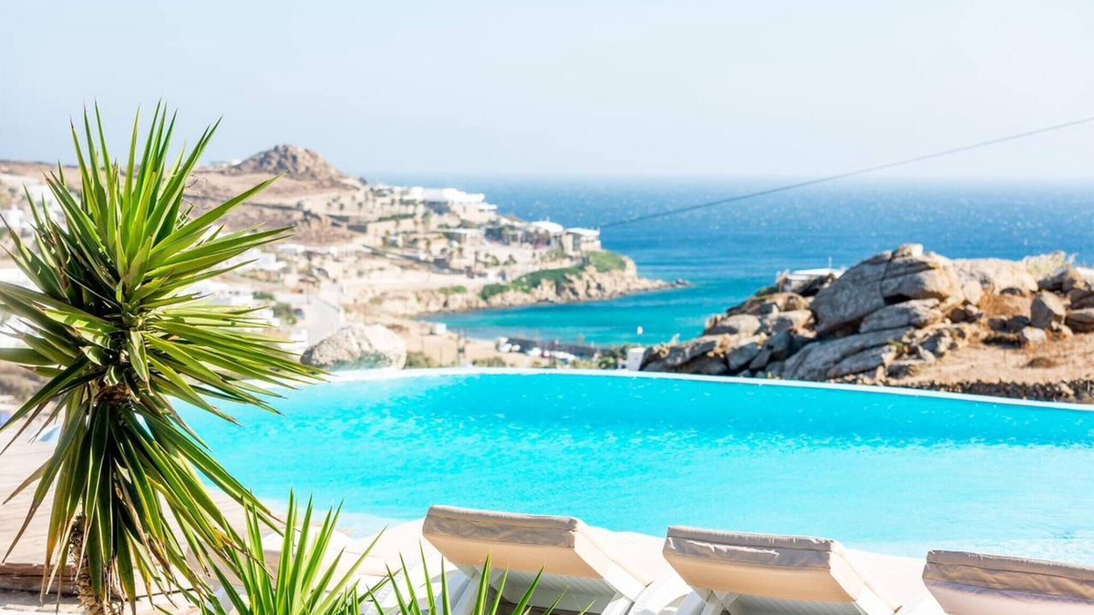 Paraga Villa | Paraga Scorpios Villa1 hot tub 7 mins walk to beach by Calypso Sunset Villas