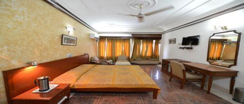 Kurukshetra Hotel | Parakeet Tourist Resort