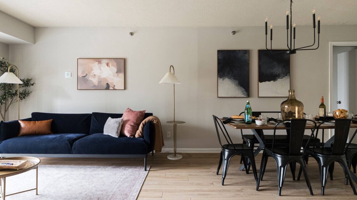 Crystal City Apartment | Paramount Sleeps 8 Near Metro