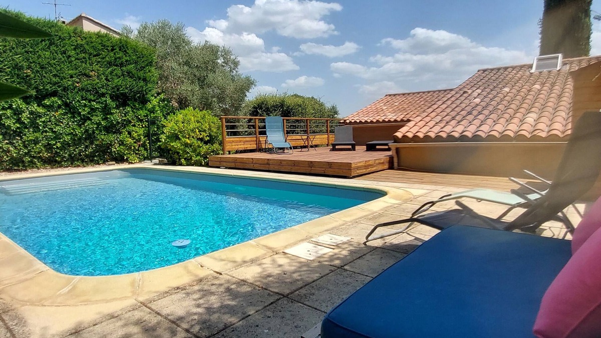 Saint-Martin-de-la-Brasque Apartment | Parc Naturel du LuberonApartment in villa, swimming pool, quiet, panoramic view