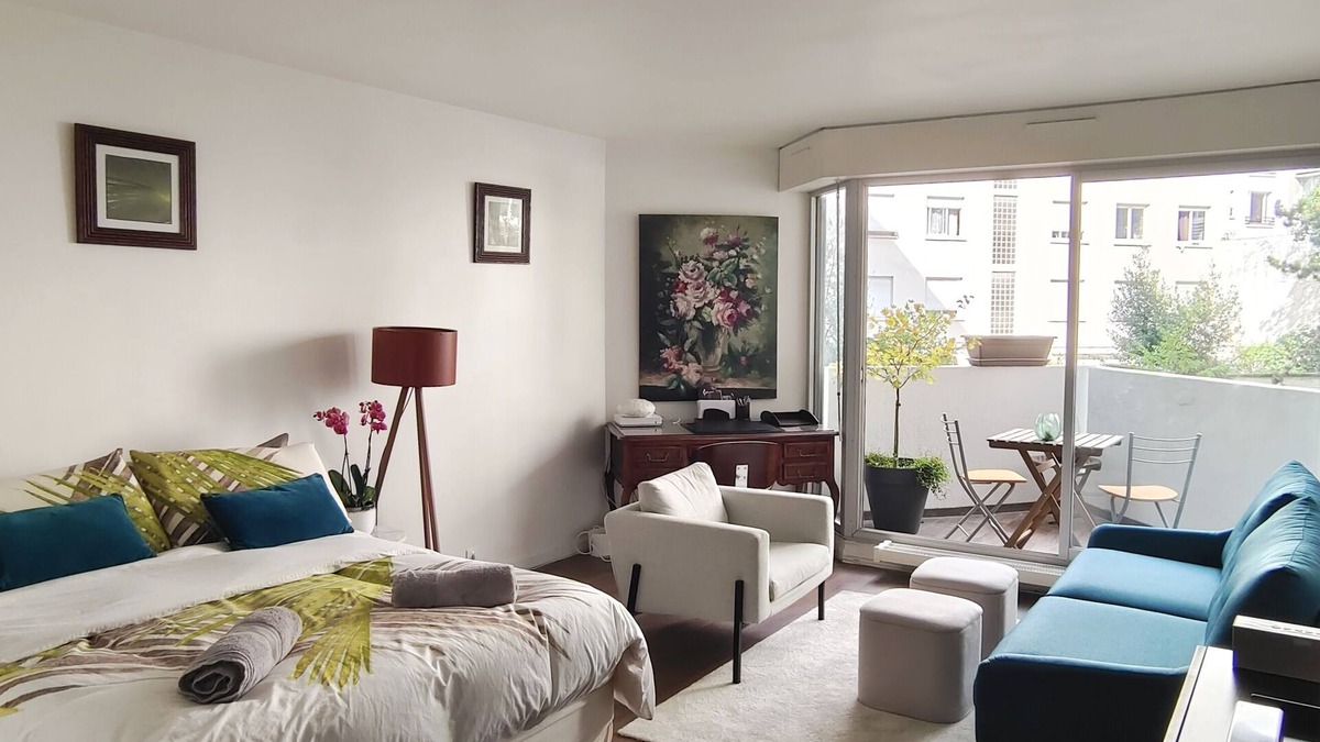 Auteuil Apartment | Paris - Porte D'auteuil : Grand Studio Avec Balcon