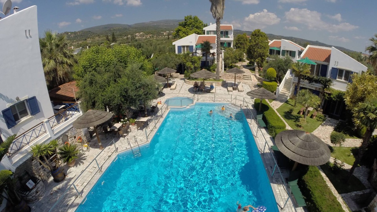 Aipeia House | Paris Village