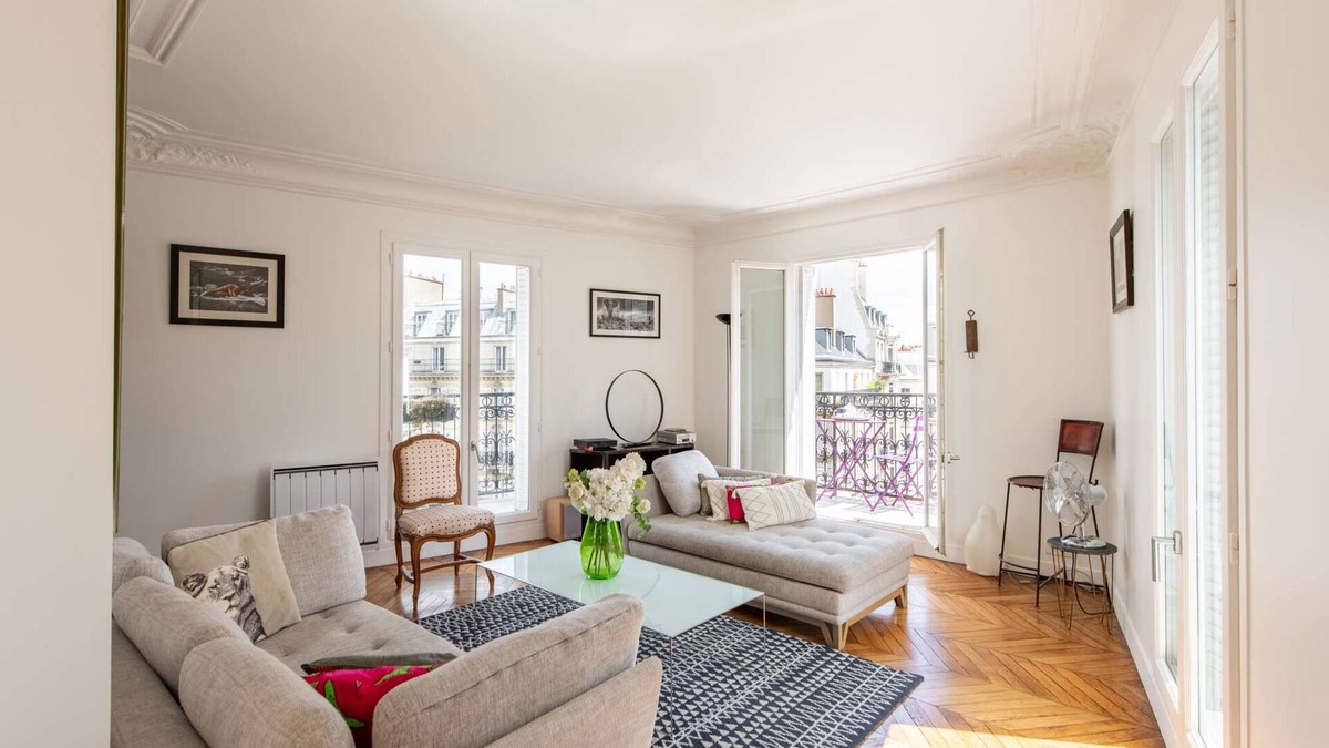 L'Europe Apartment | Parisian Charm near Saint-Lazare