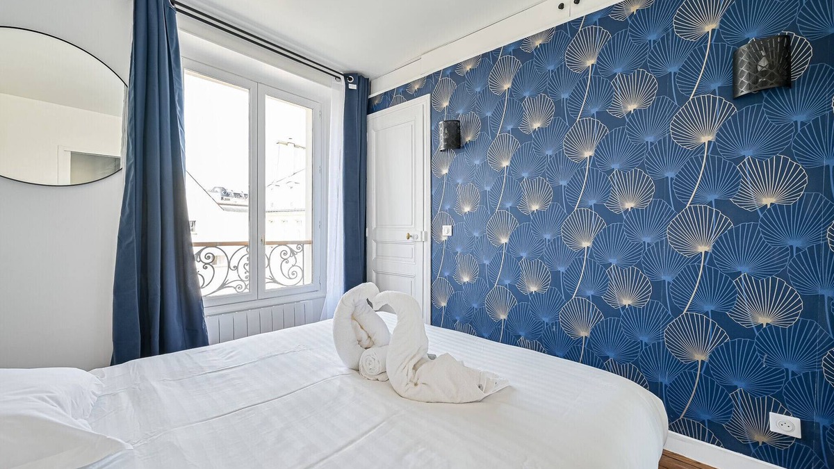 Quartier Sainte-Avoye Apartment | Parisian Flat at Square Du Temple - N192