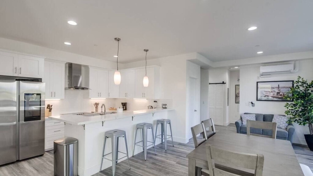 University Heights Apartment | Park Blvd Paradise 304 New construction, king bed!