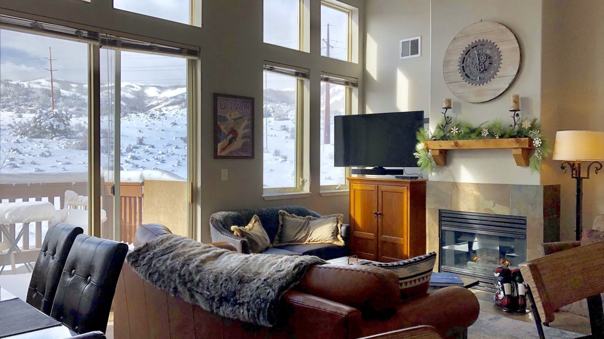 Kimball Junction Condo | PARK CITY. Sunny 2 BR+loft. Mtn views. Near Canyons, Kimball, Woodward, Outlets