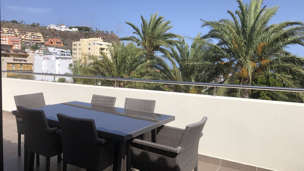 San Sebastian de la Gomera Apartment | Parkview 2 bedroom penthouse with air-conditioning, WIFI & huge terrace!