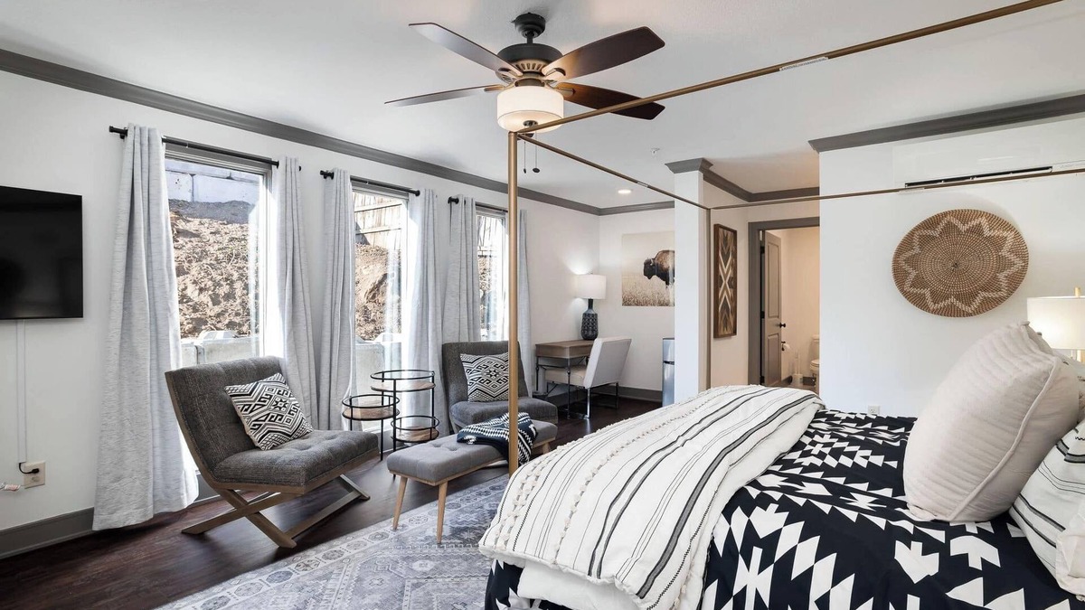 Parkville Apartment | Park House on Main