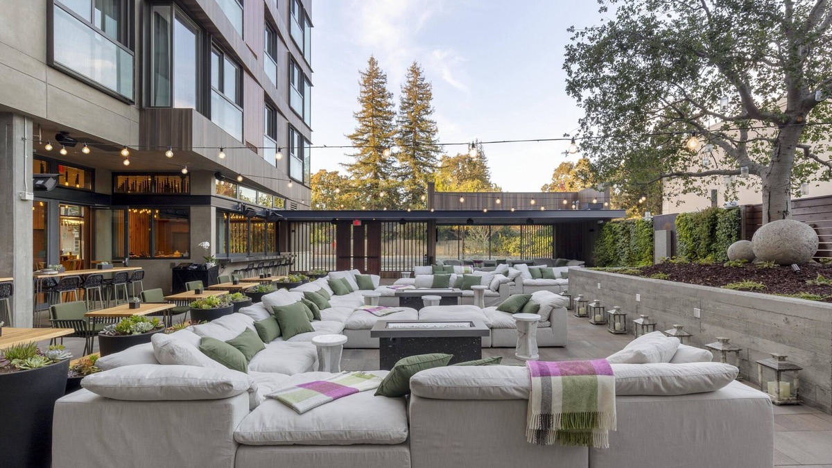 Menlo Park Hotel | Park James