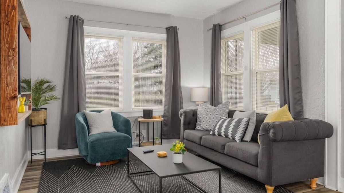 East Peoria House | Park · Land on Park Avenue then Pass Go- 3bed 1bath Home