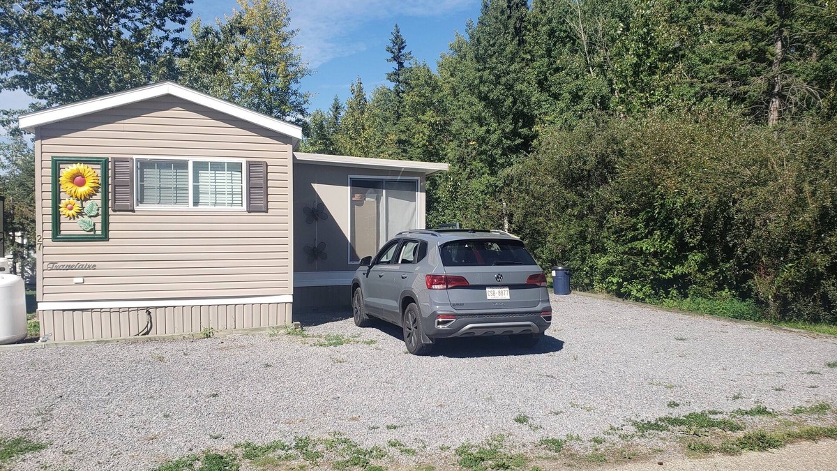 Division No. 8 House | Park Model Lake Property for rent