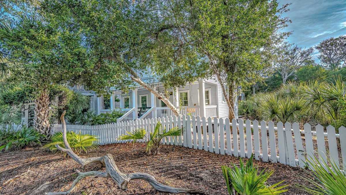 Cape Fear Station House | Park Place: On The Commons Park in Cape Fear Station, Walk to East Beach