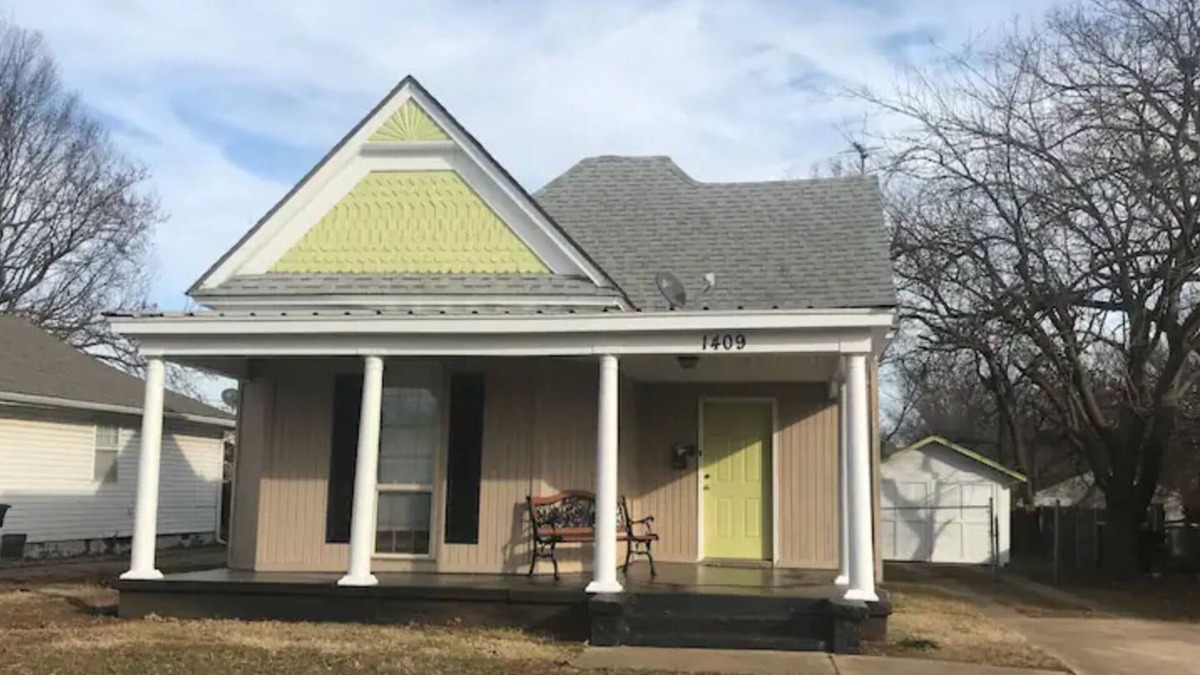 Shawnee House | Park Place Victorian charming delightful cozy home