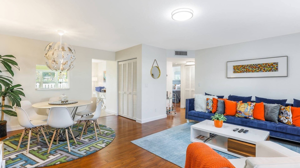 Park Shore Condo | Park Shore Upscale modern condo West of 41, patio w/grill & covered parking