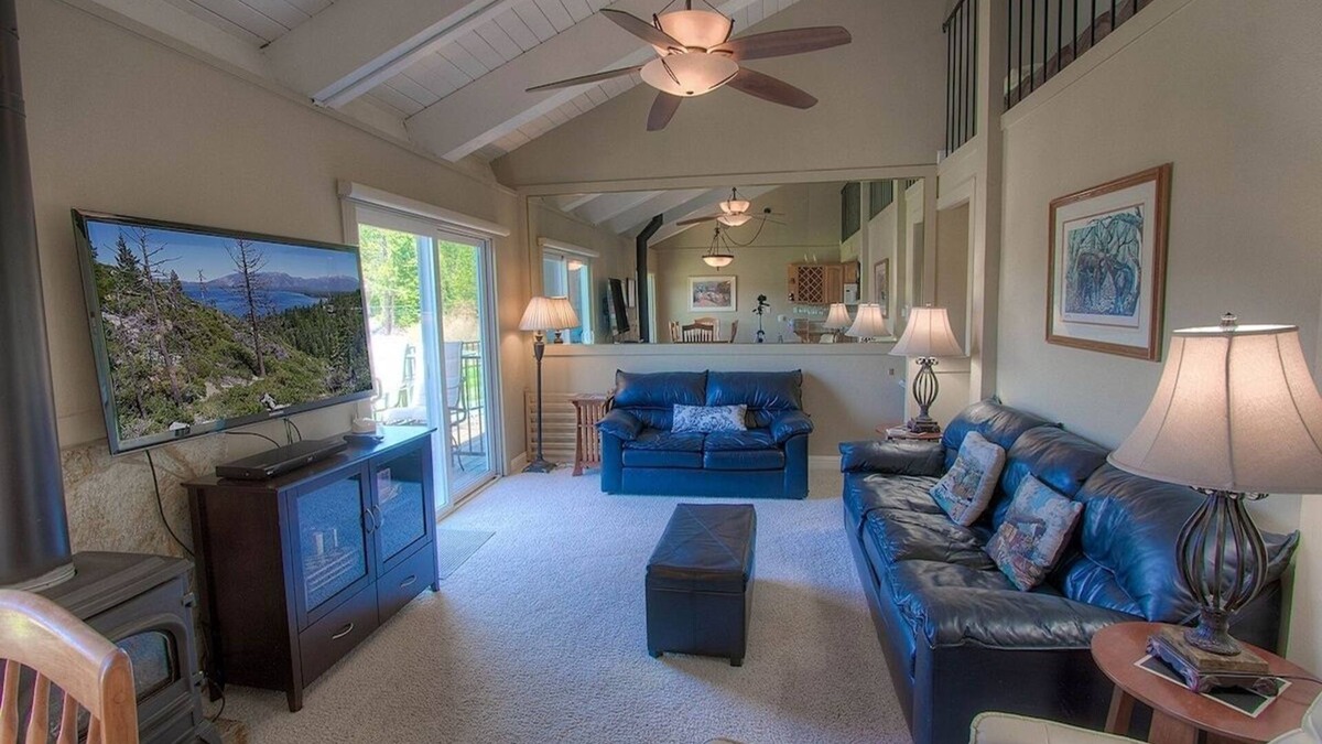 Lake Forest Condo | Park View Paradise 3 Bedroom Condo by RedAwning