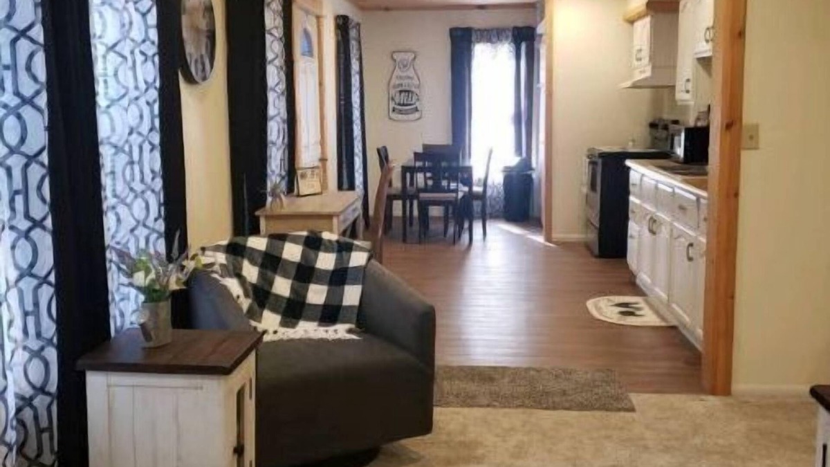 Casey House | Park View Place 4 Blocks From the World's Biggest
