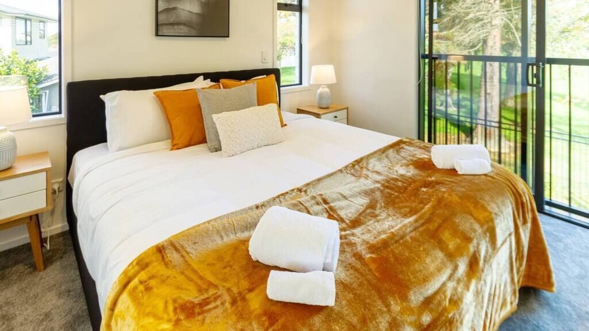 Upper Riccarton House | Park Views 1 Bed 1 Bath w/Carpark & Office Space