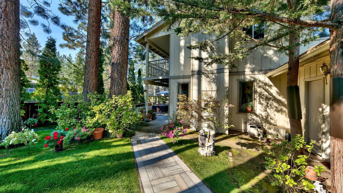 Lakeside Park House | Park & walk Stateline Starting 499.00 Nite 3 Blk Beach n Casinos & Ski Gondola