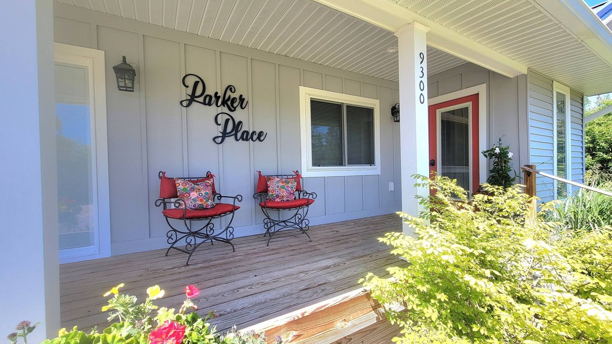 Traverse City House | "PARKER PLACE" Southern Leelanau county, 10 minutes from down town Traverse city