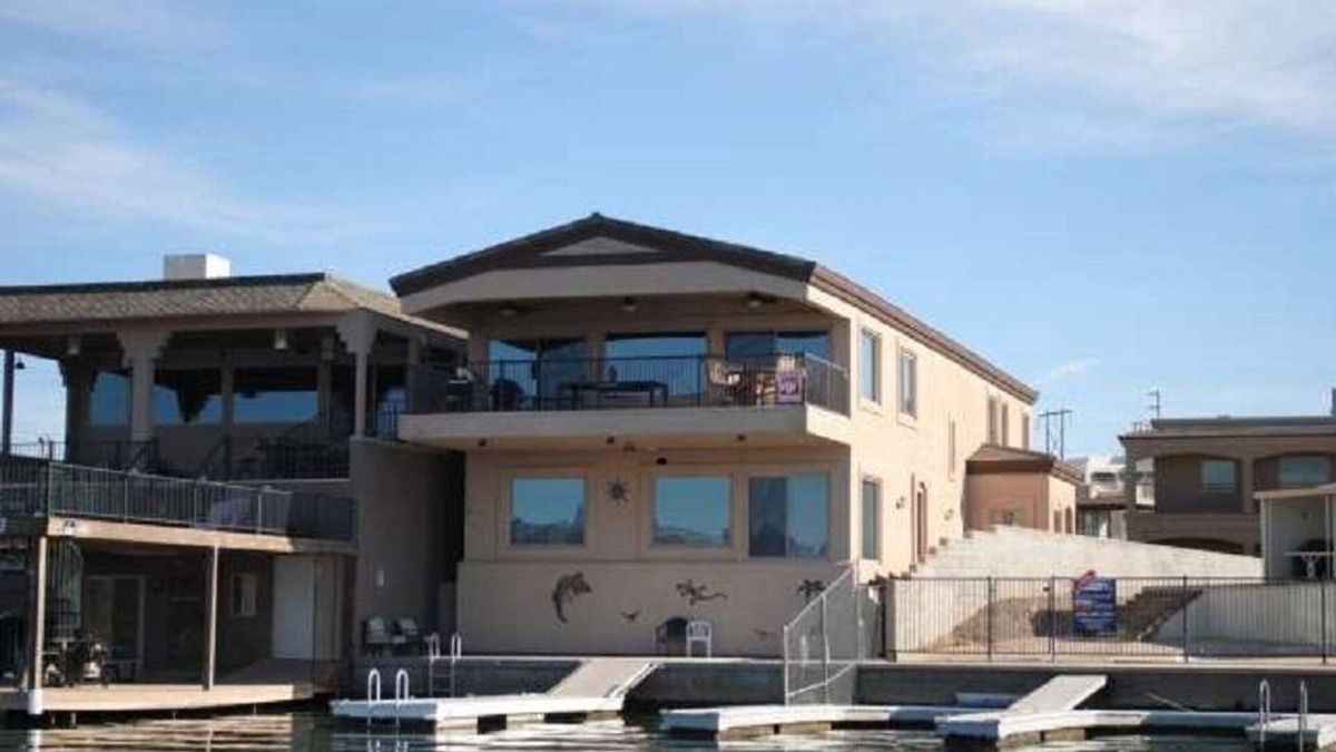 Cienega Springs House | Parker Riverfront Getaway with Private Dock, 4BR's, and Plenty of Parking!