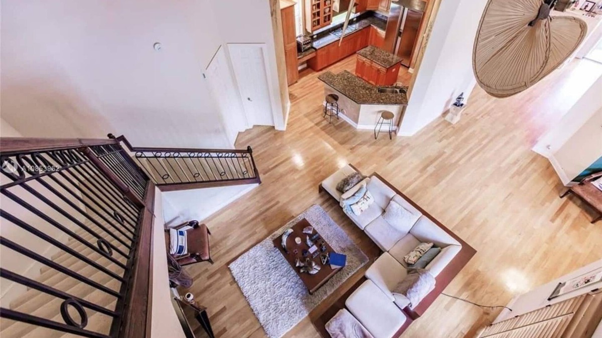 Parkland House | PARKLAND MANSION SPACIOUS & HUGE YARD
