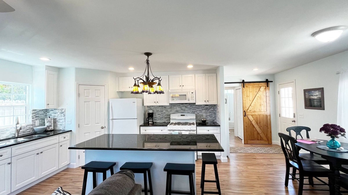Santa Maria Cottage | Parkside Cottage w/Patio/BBQ - 20 min to beach