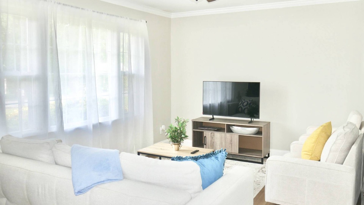 Pineville House | Parkside Retreat: 20% off thru Nov!
