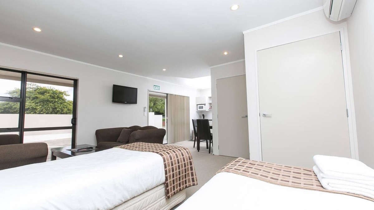 Pukekohe Hotel | Parkview Motor Inn, Pukekohe