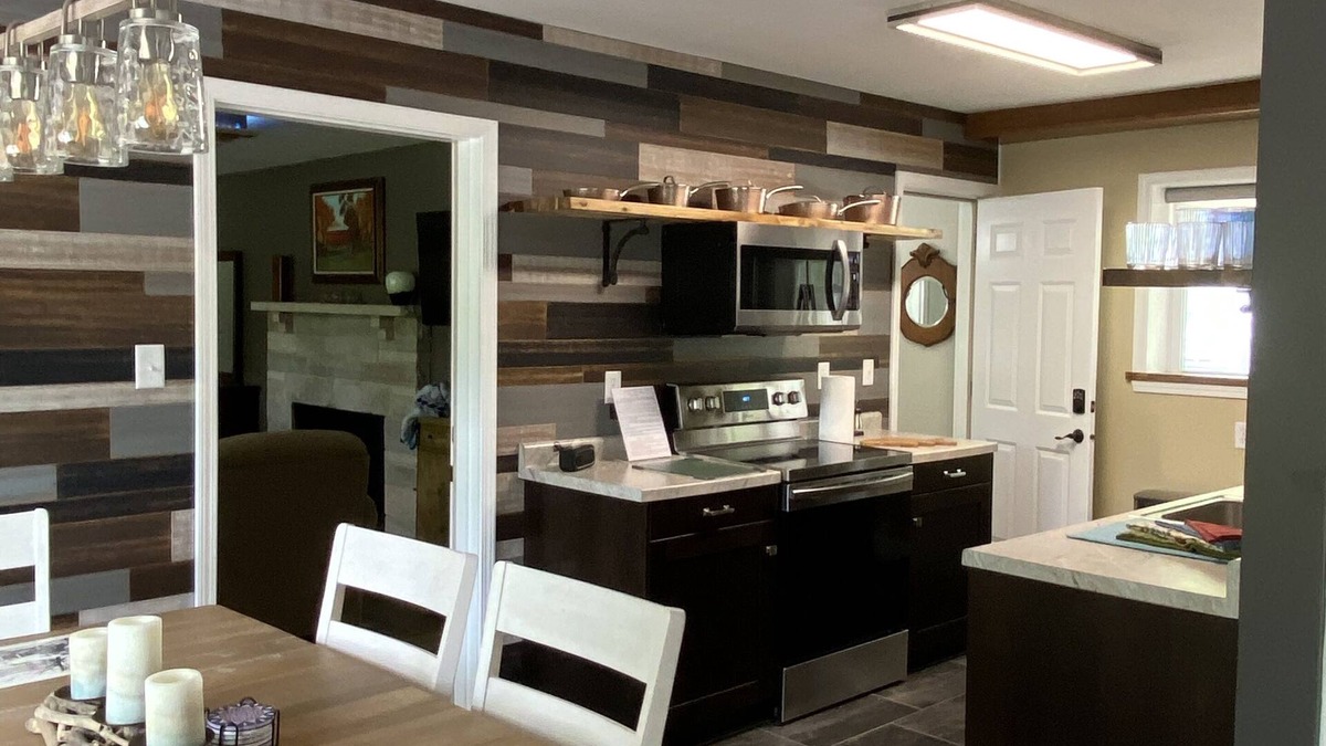 Patricksburg Cabin | Parkview Suite at Cataract Falls Lodge.