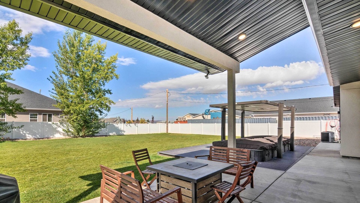Parowan House | Parowan Retreat w/ Swim Spa & Tesla Charger!