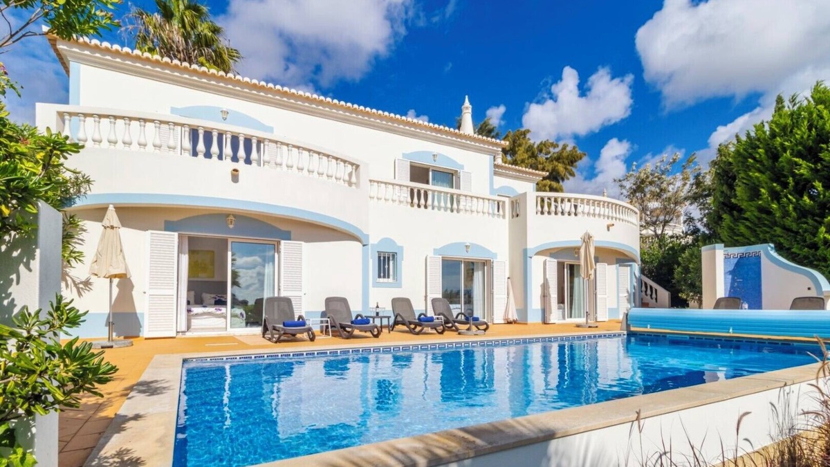 Budens Villa | Parque da Floresta 208 - three bedroom villa with private pooln