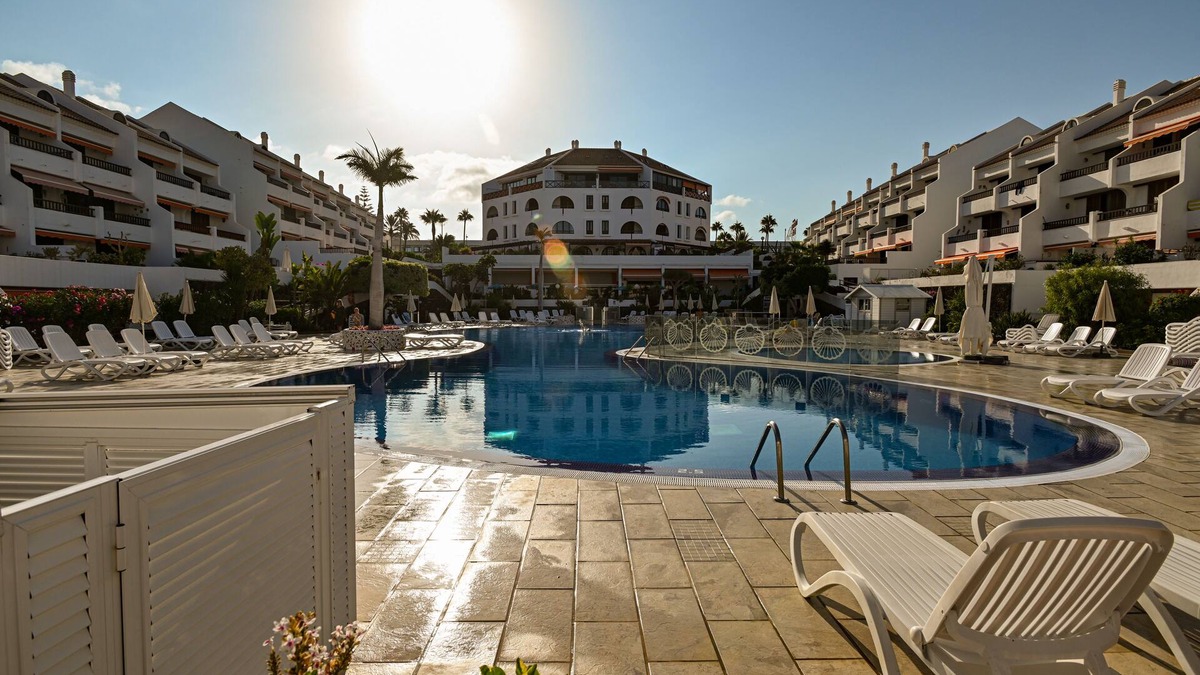 El Madronal Apartment | Parque Santiago 1 modern-2 bed 2 bath 1 toilet-terrace-ground floor town centre