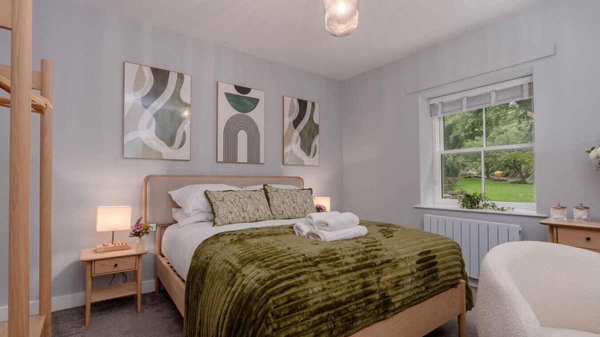 Clitheroe House | Parson Castle View, Sleeps 6, Clitheroe Centre