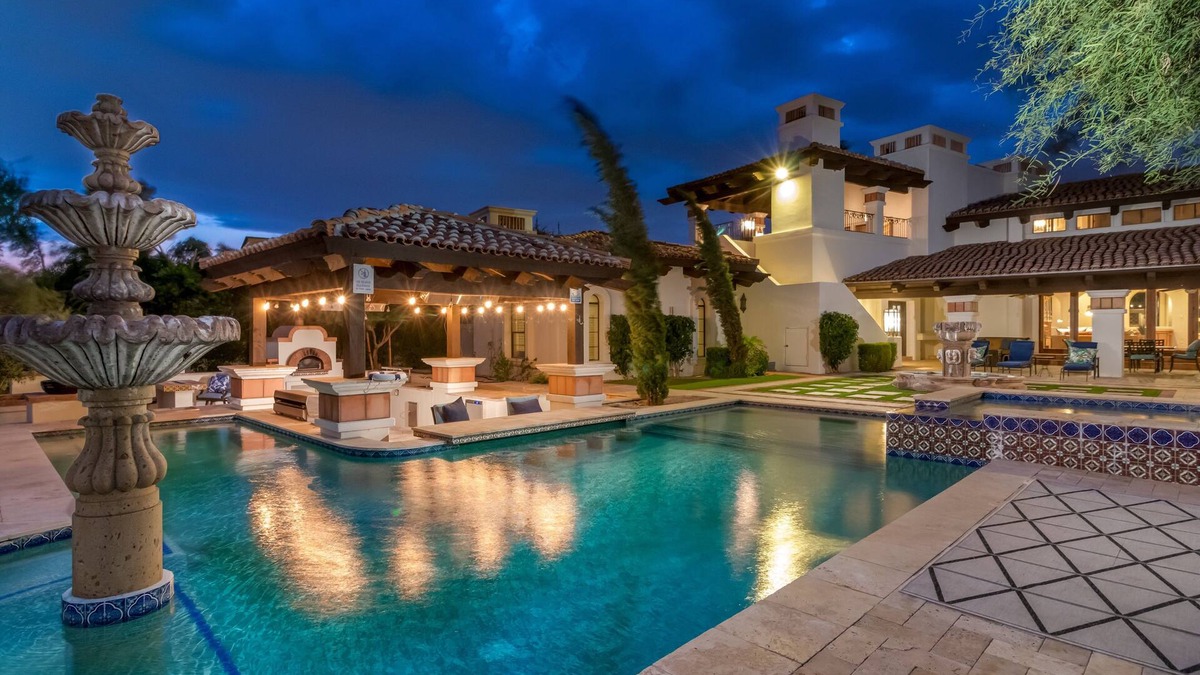 Mirada Los Arcos House | Parsons Villas 11BR Paradise Valley Resort | Sleeps 30 | Heated Pool, Swim-Up Bar, Casita!