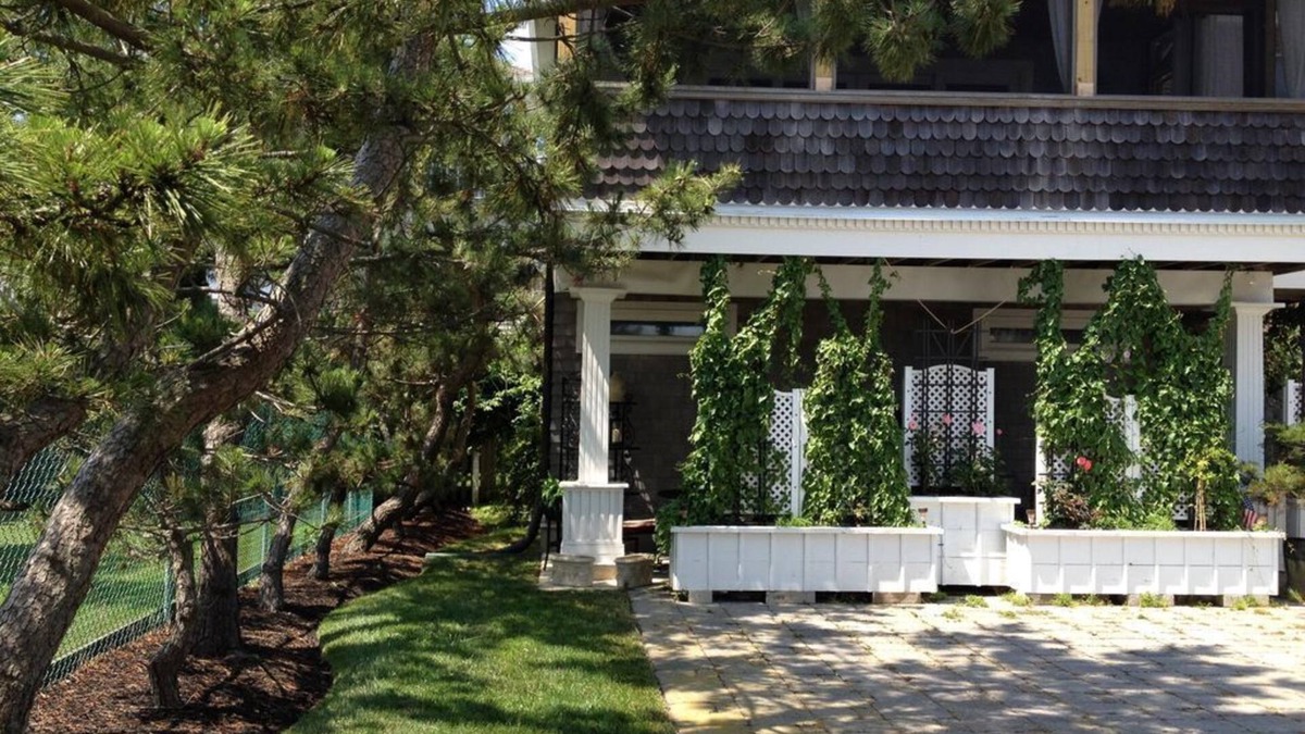 Admiral Estates Condo | Part of the Columns by the Sea Condominiums, this separate 2 story cottage offers the views, sea breezes and convenience of beachfront accommodations.