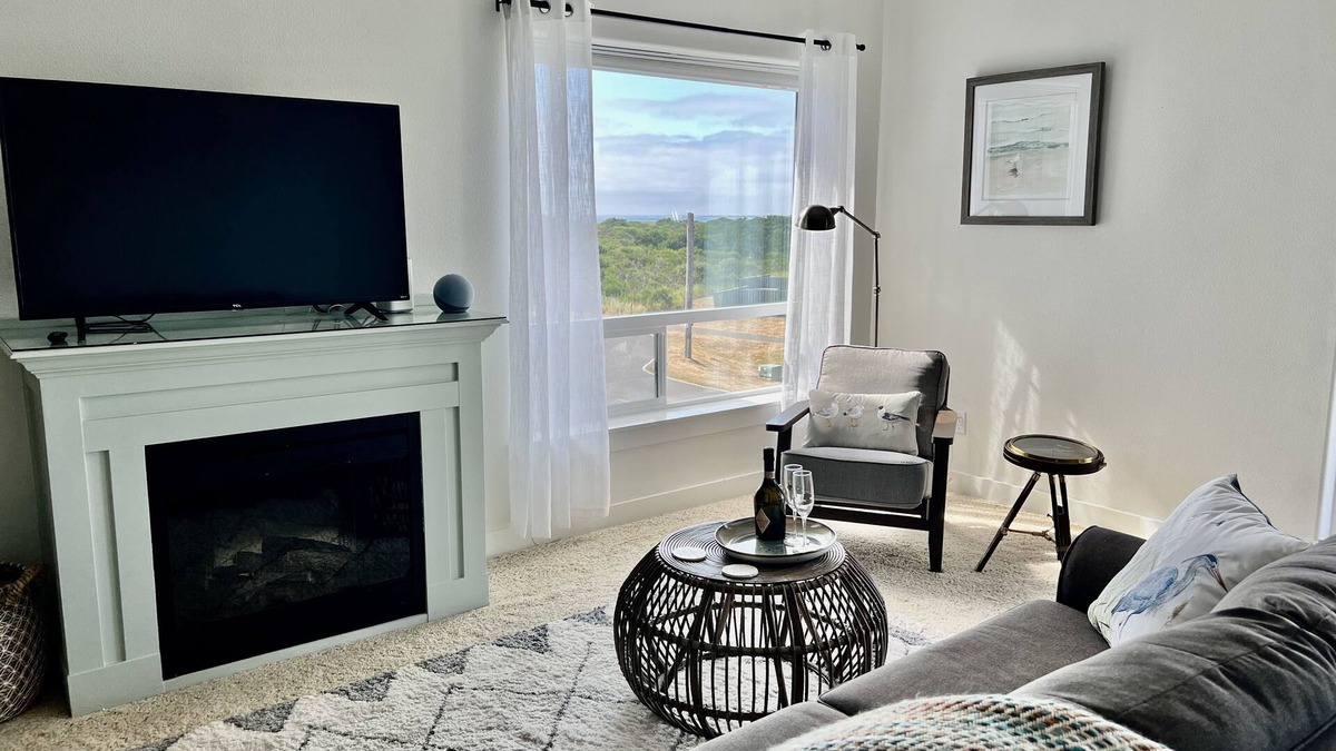 Westport Condo | Partial ocean view ~ Saltwater Heated Pool ~ Hot Tub ~ King Bed!