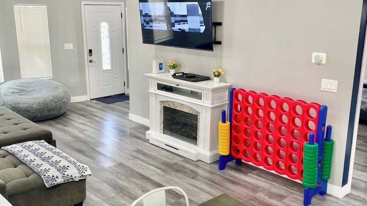 North Central House | Pasadena Retreat Walking Distance to Rose Bowl and Downtown.