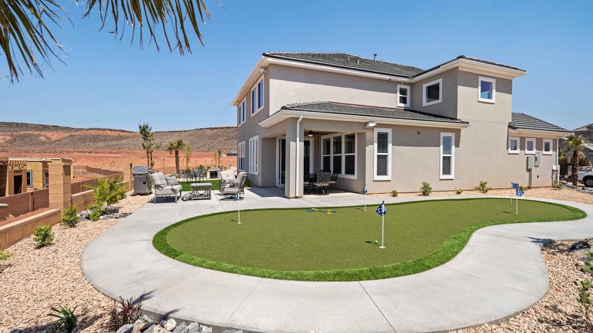 Washington House | Paseos on the Green, PRIVATE HOT TUB, PUTTING GREEN!