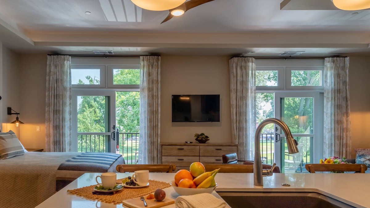 Paso Robles Apartment | Paso Park Suite 201-Distinctive Balcony Suite Right in Downtown Paso Robles!